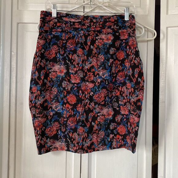100% silk faux-wrap IRO mini skirt.  Size M - Picture 8 of 9